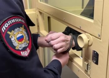 «Когда защелкиваешь наручники, испытываешь оргазм». Бывший участковый — о мигрантах и пытках