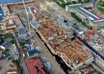 Костин назвал бессмысленным ремонт авианосца «Адмирал Кузнецов»