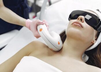 Лазерная шлифовка: безопасный путь к идеальной коже