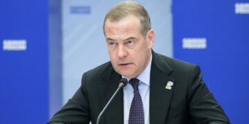 Медведев: ЕР рассмотрит Единый день голосования как мобилизацию ресурсов