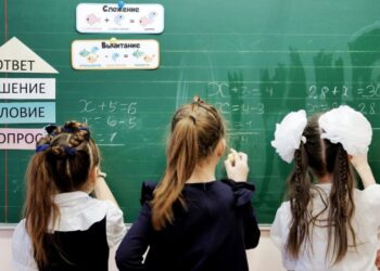 Меньше учиться, раньше жениться: в России призвали сократить срок обучения в школе