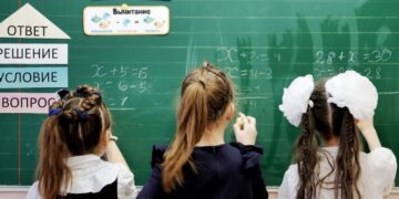 Меньше учиться, раньше жениться: в России призвали сократить срок обучения в школе