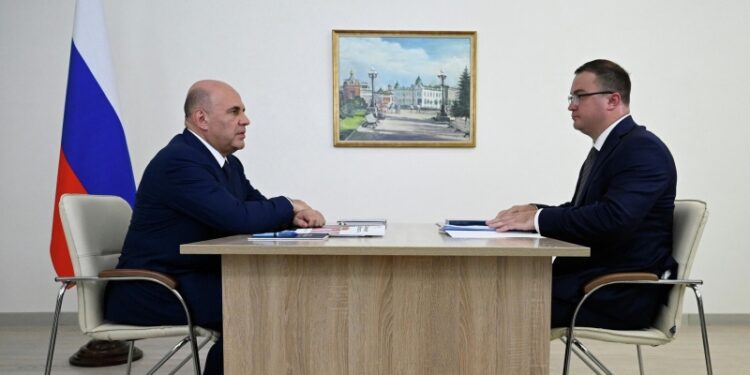 Мишустин встретился с губернатором Омской области