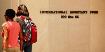 МВФ снизил прогноз роста ВВП России на 2025 год