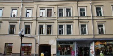 На Арбате выставили на аукцион 9-комнатную квартиру в доме-памятнике