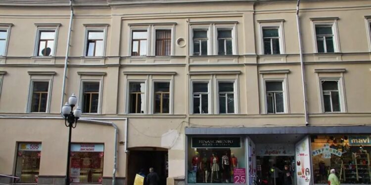 На Арбате выставили на аукцион 9-комнатную квартиру в доме-памятнике