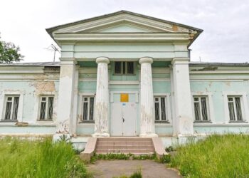 На торги выставили усадьбу сына «шоколадного короля». Как она выглядит