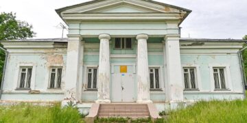 На торги выставили усадьбу сына «шоколадного короля». Как она выглядит