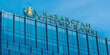 Нацбанк Казахстана начал валютные интервенции из-за курса тенге