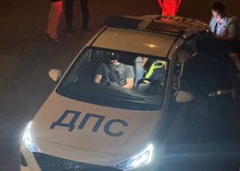 На Бережковской набережной кроссовер сбил пять человек на переходе. Двое в тяжелом состоянии