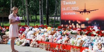 На месте крушения Ан-24 в Амурской области нашли черные ящики. Появились две версии трагедии