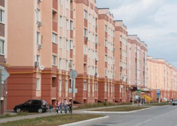 Названы мегаполисы, где в июле снизились цены на жилье в новостройках