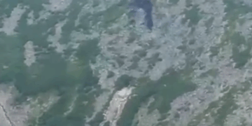 Обломки пропавшего Ми-8Т нашли в горах у Охотска. Вертолет с пятью людьми на борту сгорел при падении