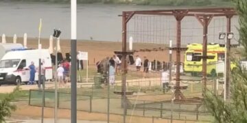 «Погибли те, кто был босиком»: молния убила трех человек на пляже под Тулой