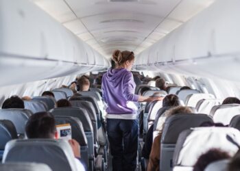 Попасть под «Ковер». Как я застряла в самолете и прилетела не в тот город