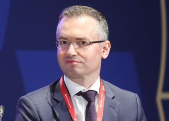 Правительство назначило замглавы Минфина Чебескова председателем РКФР