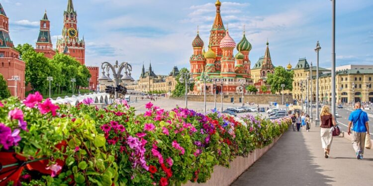 Праздник природы в сердце Москвы. Какие площадки фестиваля «Цветы и сады» нужно увидеть?