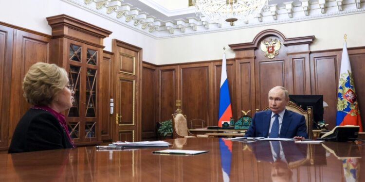 Путин оценил работу Совфеда в период весенней сессии