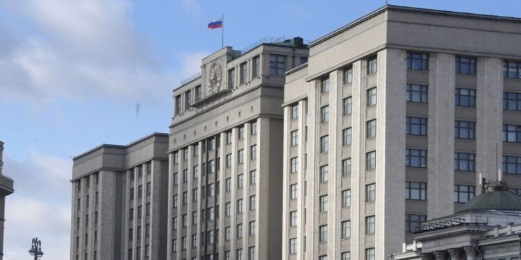 Путин поблагодарил депутатов Госдумы за работу в ходе весенней сессии