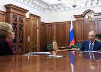 Путин поблагодарил Матвиенко и сенаторов за работу