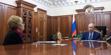 Путин поблагодарил Матвиенко и сенаторов за работу