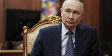 Путин призвал не обременять россиян доптратами при выдаче ипотеки