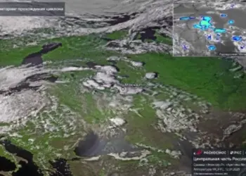 «Роскосмос» показал спутниковые снимки циклона над Москвой