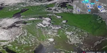 «Роскосмос» показал спутниковые снимки циклона над Москвой