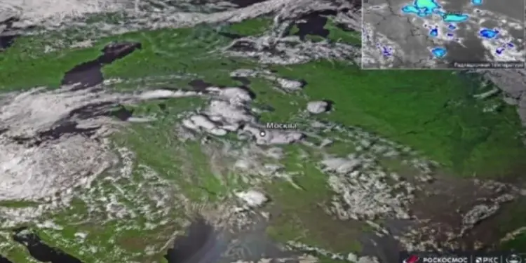 «Роскосмос» показал спутниковые снимки циклона над Москвой