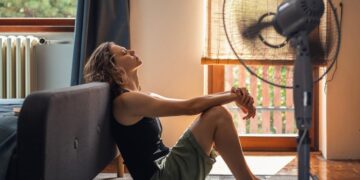 Сквозняк и простыня: как охладить в жару загородный дом без