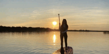 Огненные краски заката: сап-прогулка у Лахты