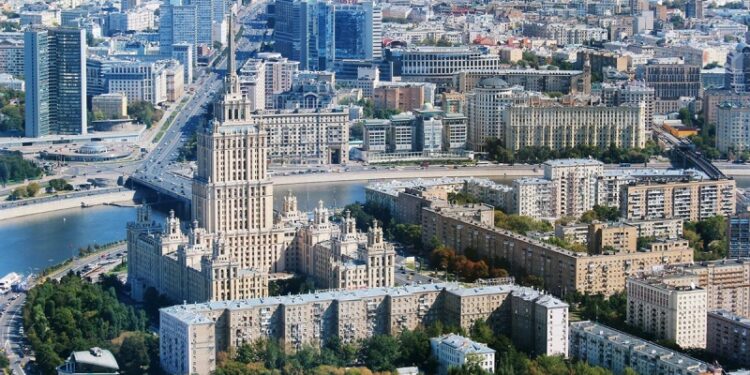 Стоимость «квадрата» вторичного жилья в центре Москвы превысила ₽1 млн
