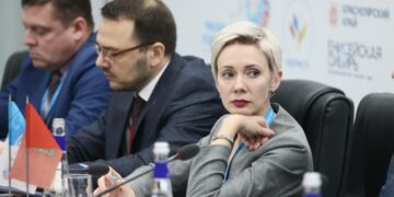 В Красноярском крае чиновница предложила жалующимся на интернет идти на СВО