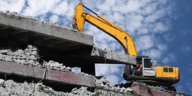 В Москве снесли две самовольно построенные гостиницы в 5 тыс