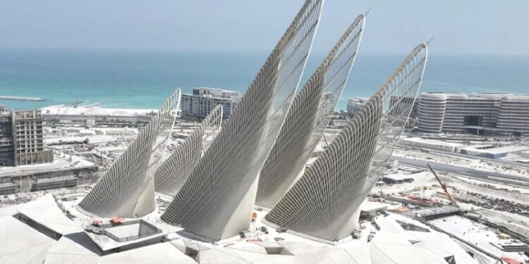 В ОАЭ на острове построят пятикрылый национальный музей. Как он