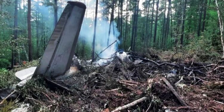 В Москве начали расшифровку черных ящиков рухнувшего Ан-24. Что узнали расследователи?