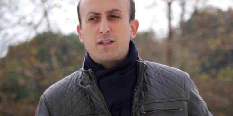 «Всех люблю и уважаю». Глава Фонда Кино Абхазии извинился за оскорбление туристов из России