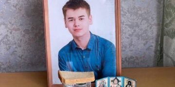 «Вставай, сынок, вставай!» На Сахалине 19-летний срочник умер после курса молодого бойца