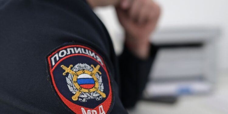 «За стойкую позицию»: ростовским полицейским компенсируют взятки, от которых они отказались