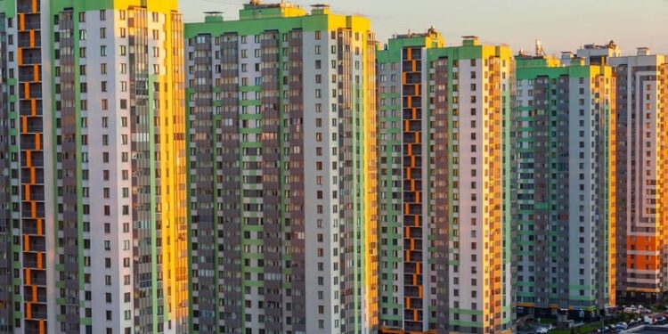Жилье в новостройках России подорожало на 17,9% за год