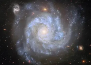 «Хаббл» показал детализированное изображение галактики со «звездой-зомби»