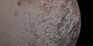 LS: шипы из метанового льда размером с небоскреб окружают экватор Плутона