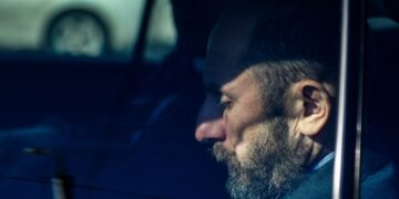 МХАТ и «Мерседес»: против Владимира Кехмана возбудили второе уголовное дело