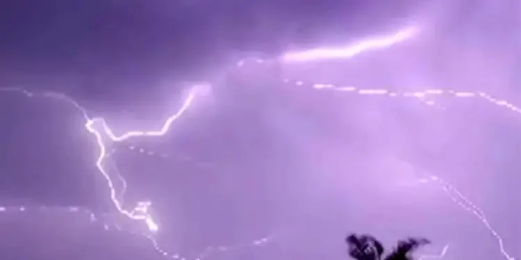 Небесный феномен. Как измерили рекордную мегамолнию над США