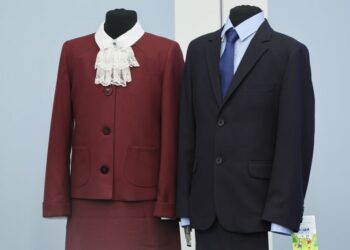 «Образ старой девы 50-х годов». Как выглядит школьная форма по новому ГОСТу