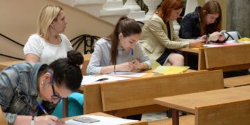 Платный прием в вузах ограничат с 1 сентября. Число мест будет устанавливать государство