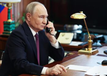 Путин поговорил по телефону с президентом Киргизии