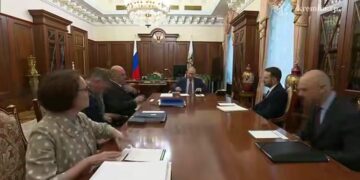 Путин провел встречу с главой ФНС