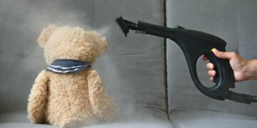 Пылевой клещ в квартире: чем опасен и как от него избавиться