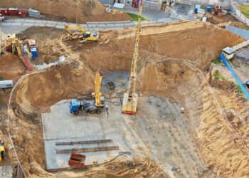 С осени на стройки в Москве будут пускать по биометрии